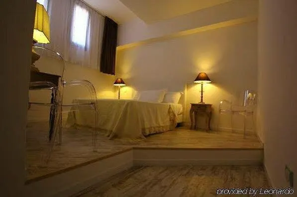 Domus Lina Hotell Fiumicino 2*,